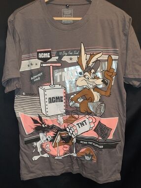 Looney Tunes X SOUTHPOLE Wile E. Coyote Graphic Tee - Gray with Pink Accents